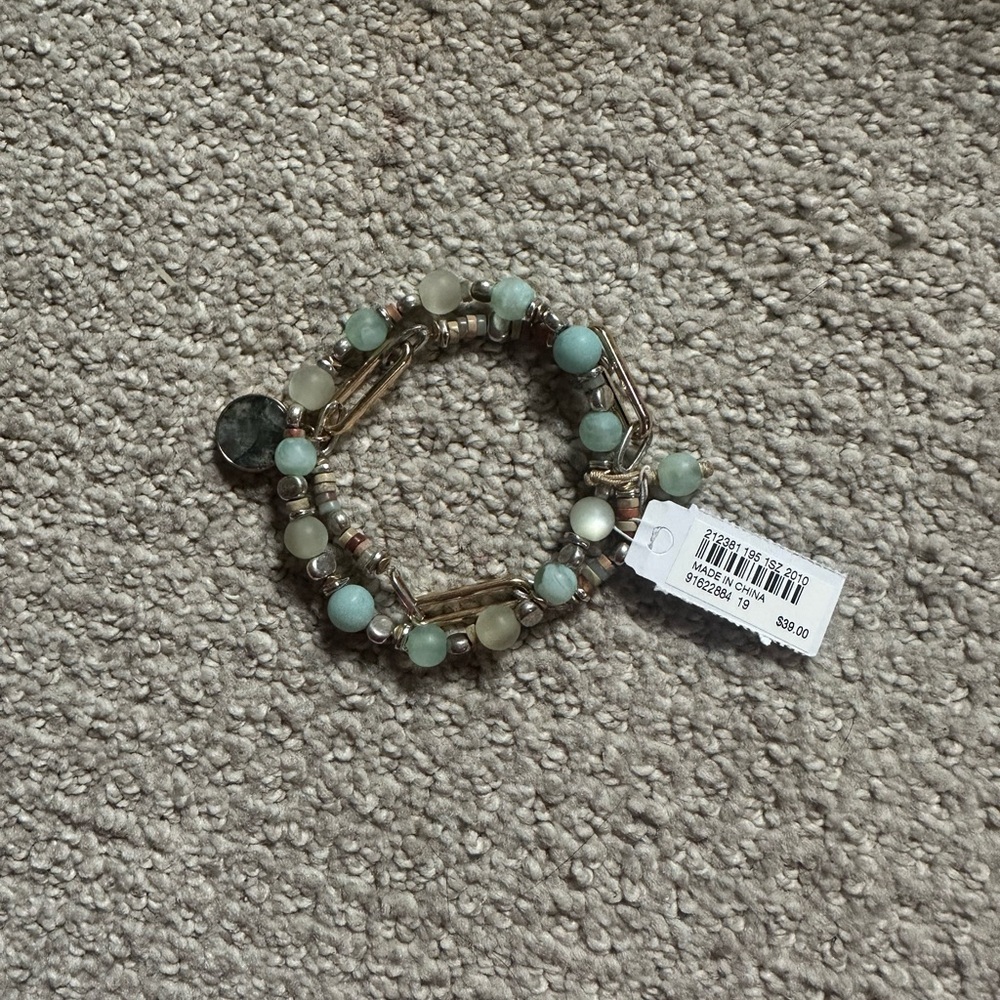 Elegant Beaded Bracelet in Blue and Gold
